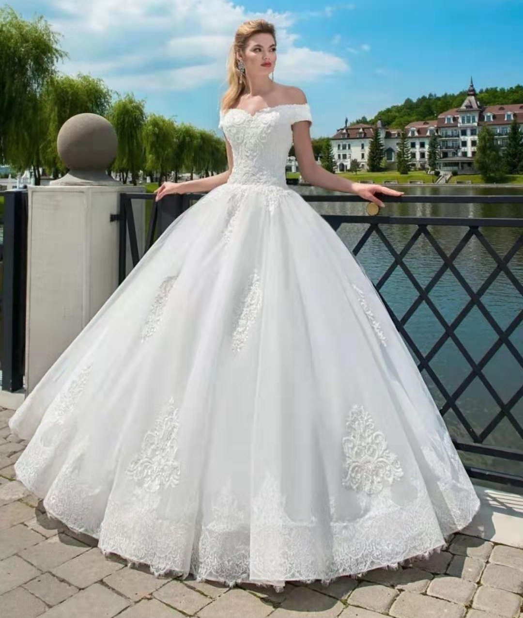 Modest High Neck Long Sleeve Floor Length Custom Long Formal Bridal Dubai Muslim Bridal Wedding Dress
