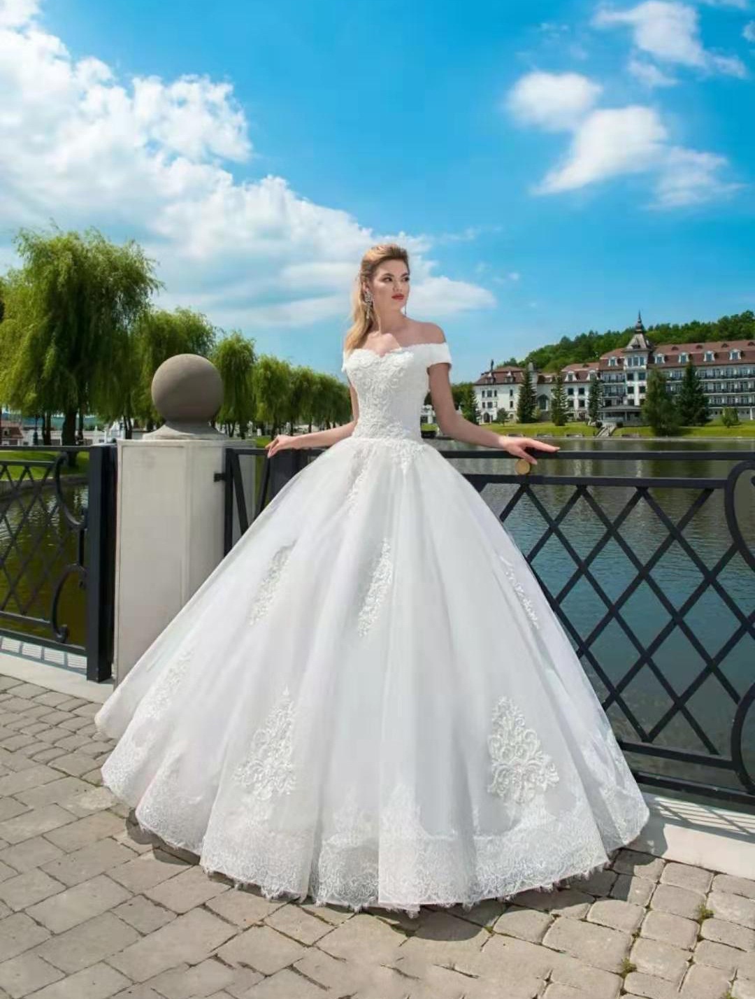 Modest High Neck Long Sleeve Floor Length Custom Long Formal Bridal Dubai Muslim Bridal Wedding Dress